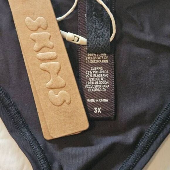 2 pair SKIMS V CUT PANTY NWT - Picture 5 of 14